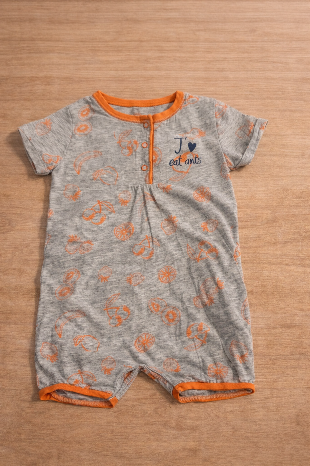Baby Jumpsuit kurz – grau/orange – weich & bequem